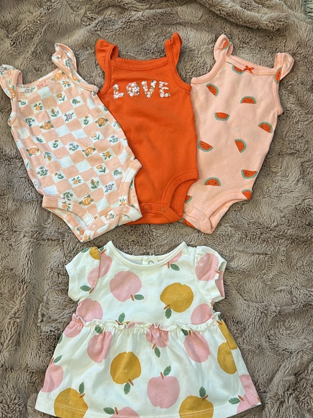 Carter’s Newborn bundle, 3 bodysuits and one t-shirt